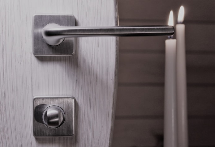 maniglia con serratura per il bagno