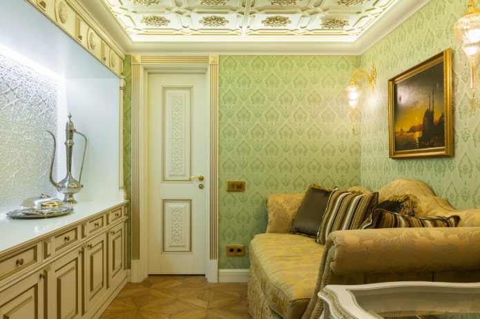 porte con motivi nell'interno del soggiorno