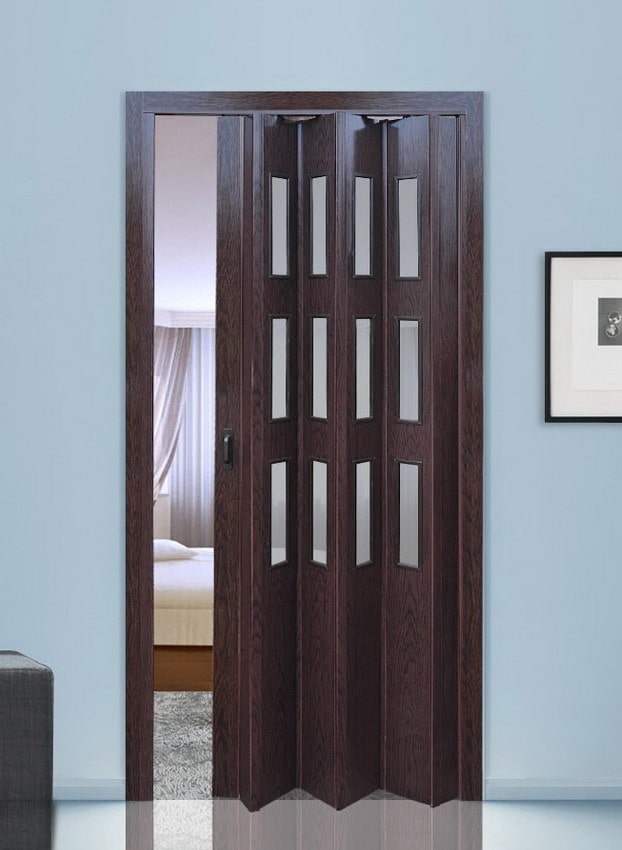 porte a soffietto color wengé negli interni