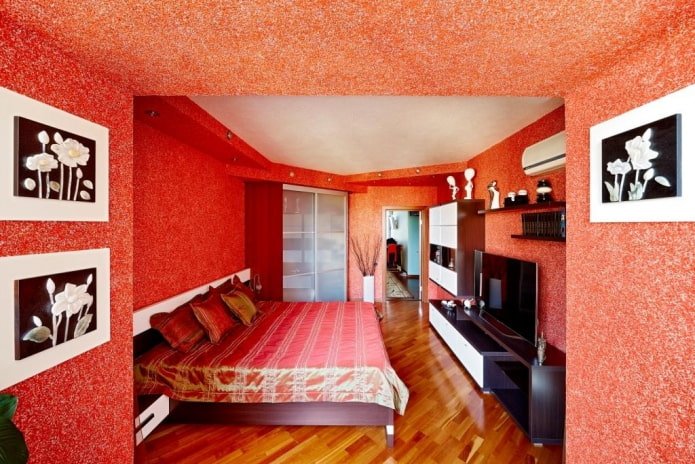 porta decorata con carta da parati liquida