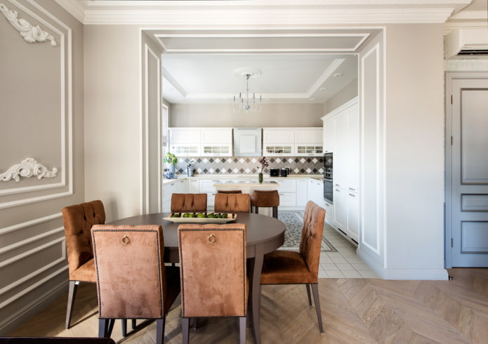 passaggio senza porta all'interno della cucina