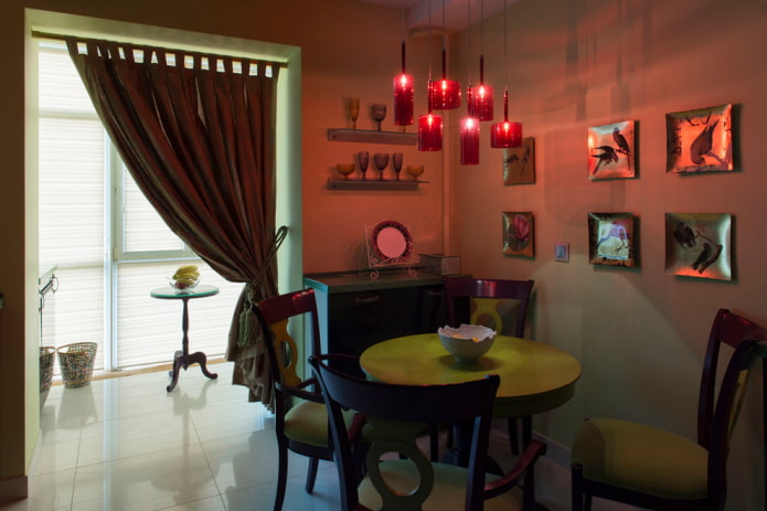 porta decorata con tessuti