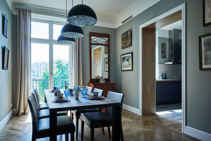 porta decorata con pannelli in MDF