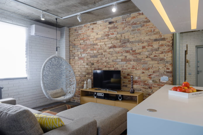 soggiorno in un edificio Krusciov in stile loft