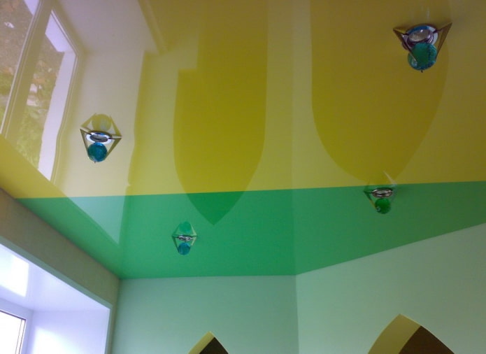 soffitto teso giallo-verde