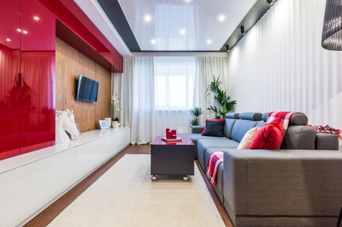 soffitto teso bicolore nel soggiorno