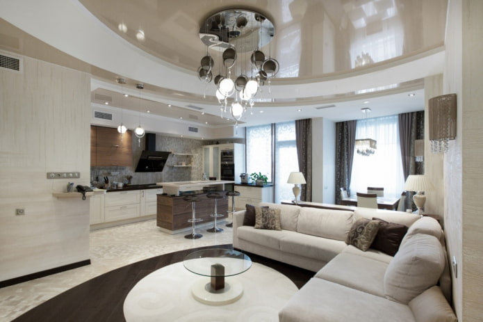 soffitto combinato nel soggiorno
