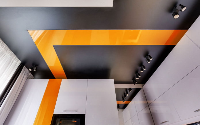 soffitto teso nero e giallo