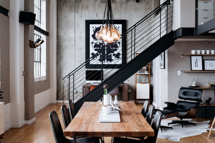 interno di un appartamento su due livelli in stile loft