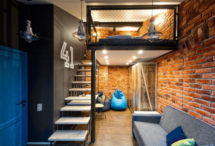 interno di un appartamento su due livelli in stile loft