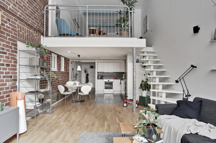 interno di un appartamento su due livelli in stile loft