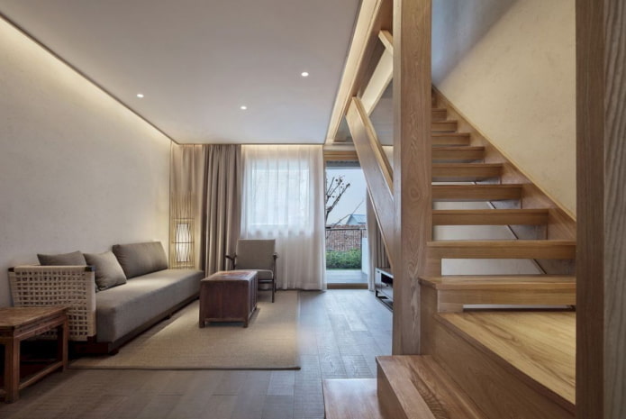 progettazione della scala all'interno di un appartamento a due livelli