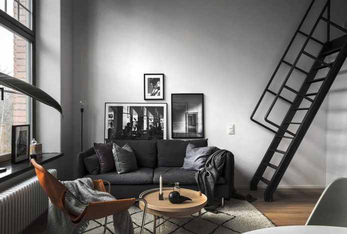 interno di un appartamento su due livelli in stile scandinavo