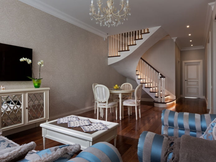 interno di un appartamento su due livelli in stile classico