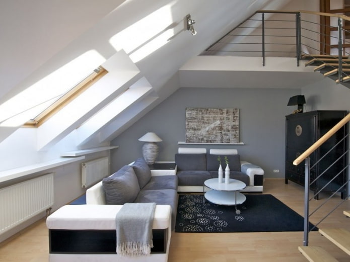 design degli interni di un appartamento a due livelli
