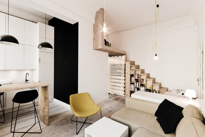 interno di un monolocale su due livelli