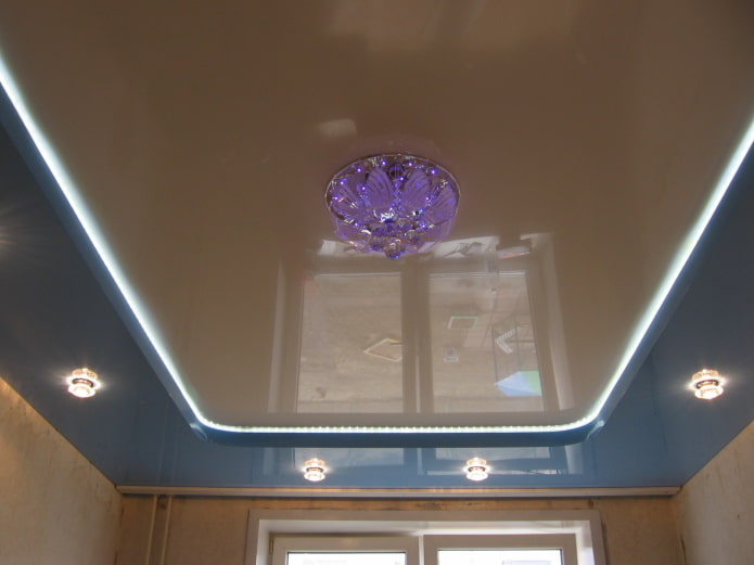 soffitto teso a due livelli con angoli interni arrotondati