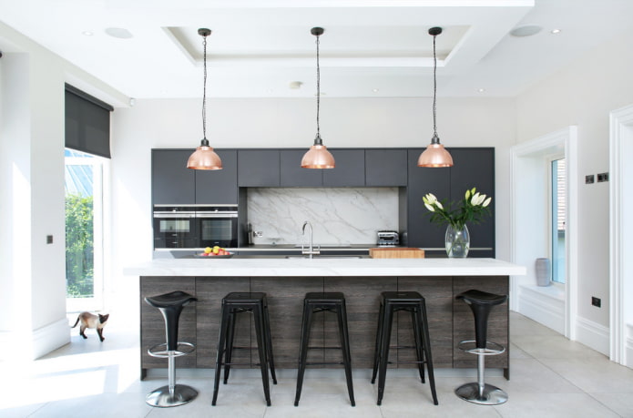 design rettangolare a due livelli in cucina