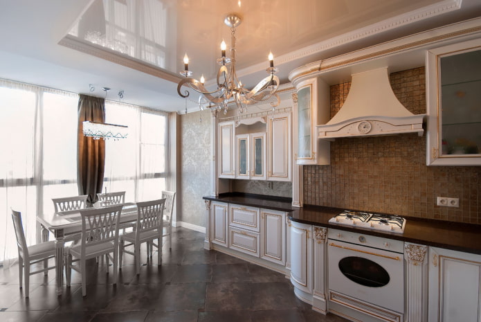 soffitto teso a due livelli in cucina