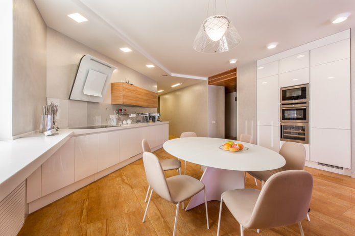 design bianco a due livelli in cucina