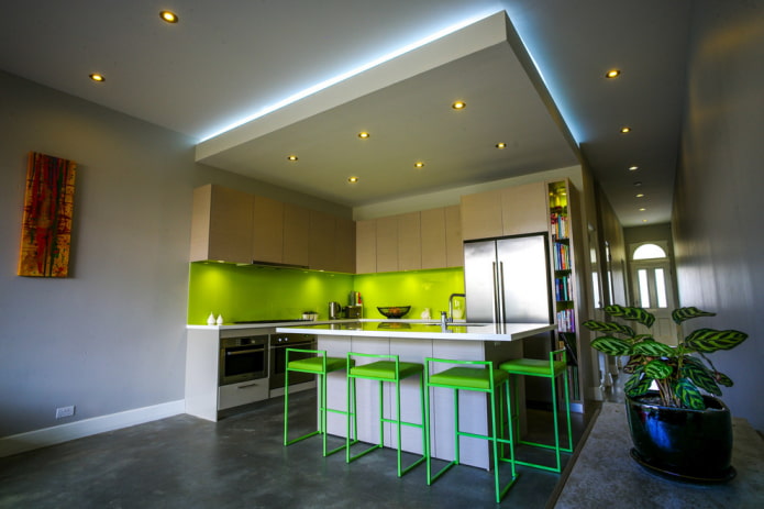 design grigio a due livelli in cucina