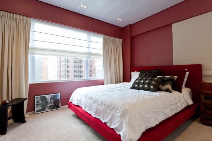 letto matrimoniale rosso all'interno