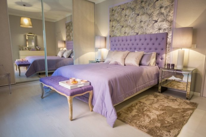 letto matrimoniale lilla all'interno