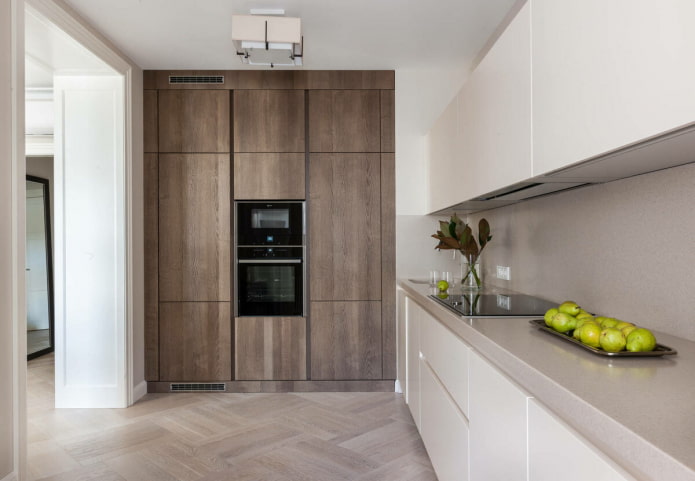 pensili alti fino al soffitto in cucina
