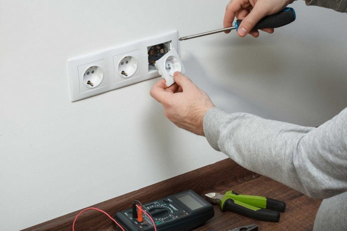 installazione di prese in cucina