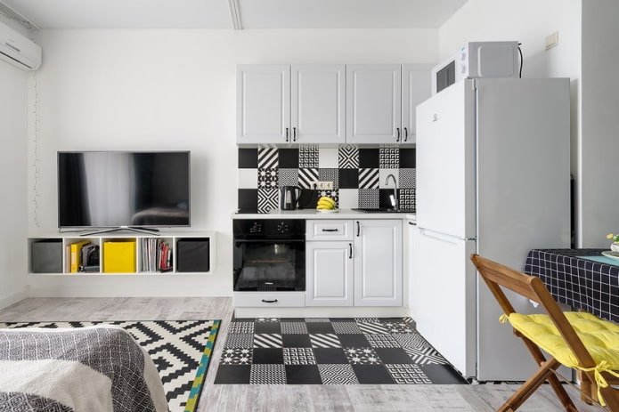 Cucina-soggiorno con motivi in bianco e nero
