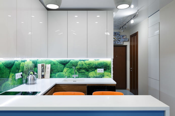 vetro nella decorazione della cucina grembiule