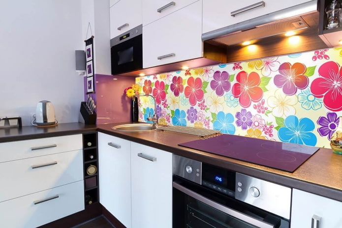 pannolino autoadesivo nella decorazione del grembiule da cucina