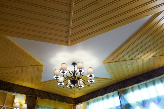 Struttura del soffitto figurato a due livelli