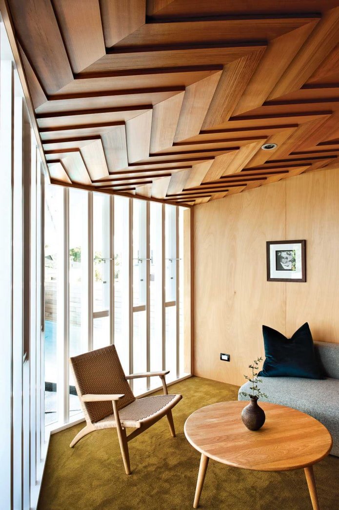 struttura del soffitto in compensato figurato