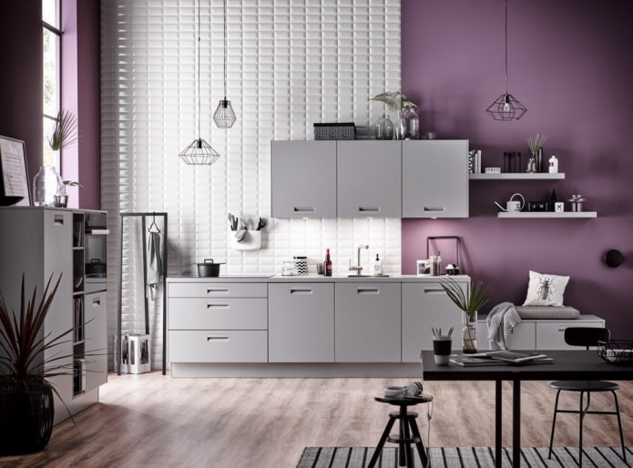 design della cucina nei toni grigio-viola