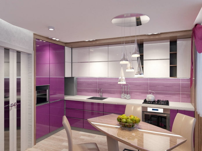 decorazione e illuminazione per l'interno della cucina nei toni del viola