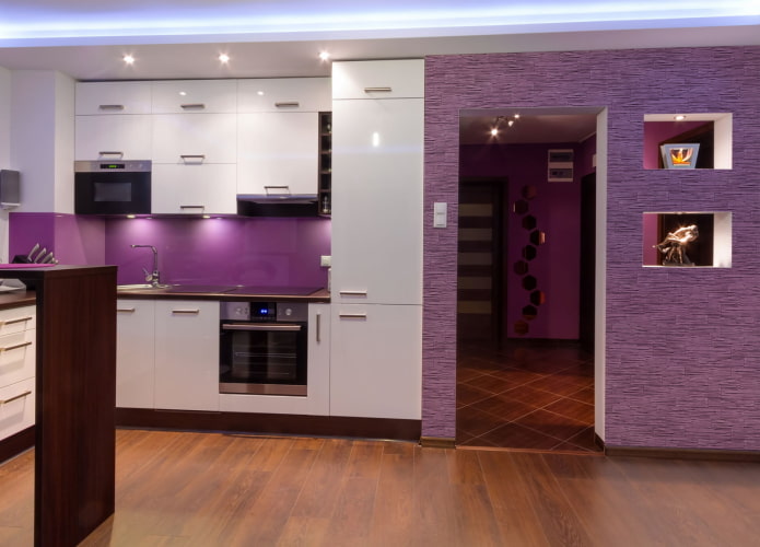decorazione da cucina nei toni del viola