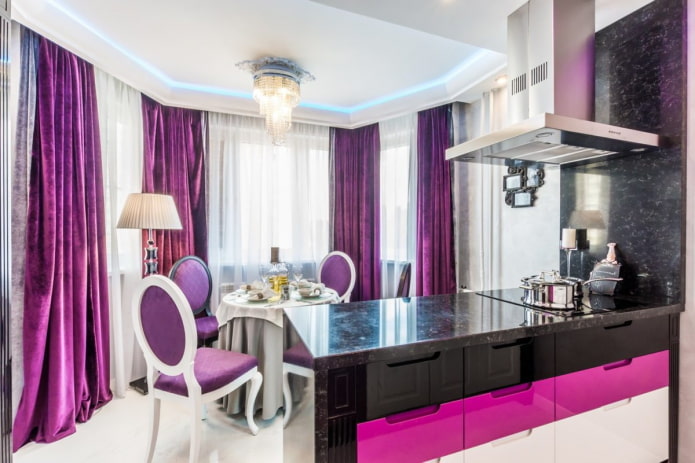 tende per l'interno della cucina nei toni del viola