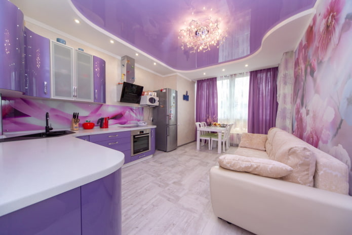 decorazione della cucina nei toni del viola