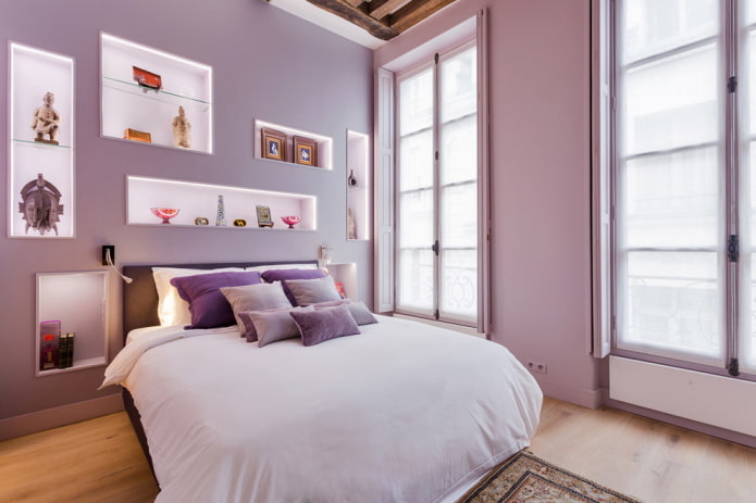 sfumature di lilla nell'arredamento della camera da letto