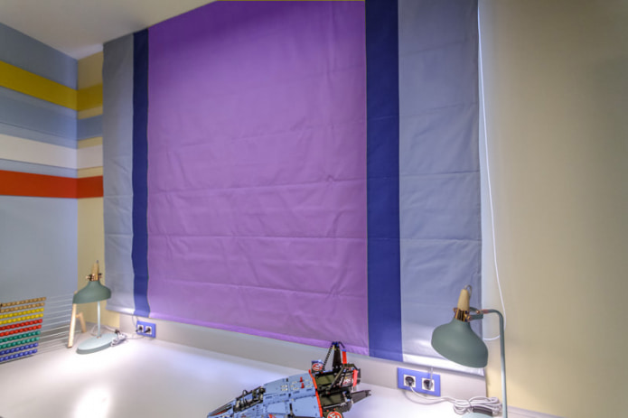 Tende a pacchetto viola e blu