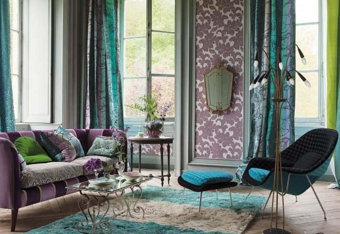 una combinazione di viola e turchese all'interno