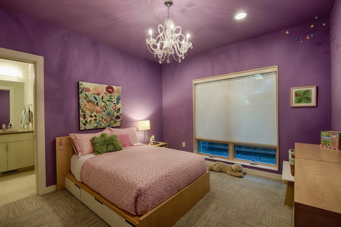 soffitto dipinto di viola all'interno