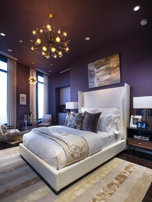 soffitto viola in camera da letto