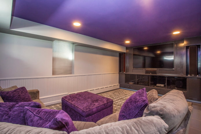 soffitto viola con pareti beige