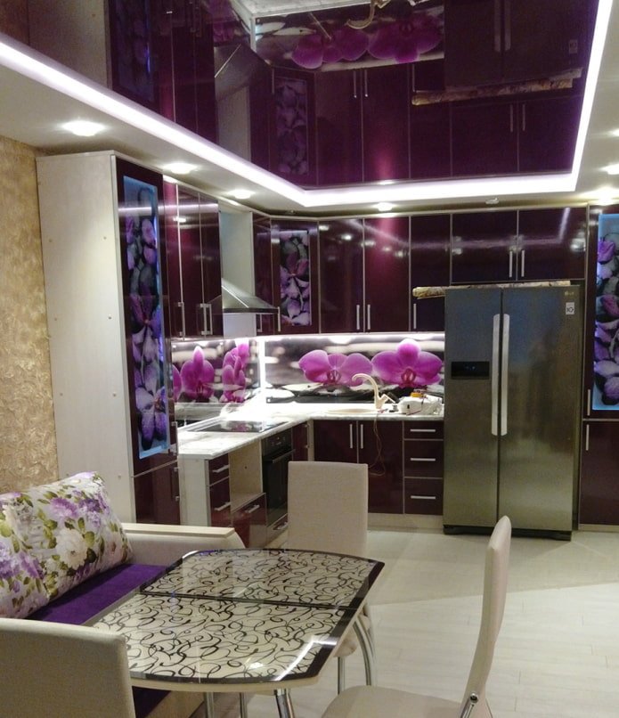 soffitto viola in cucina