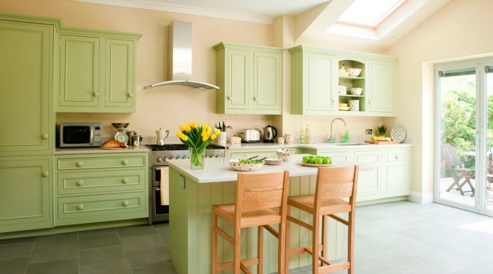 cucina verde in casa