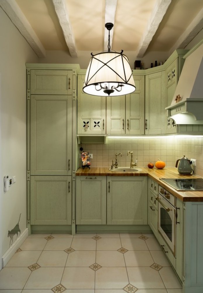 piano di lavoro in legno in cucina