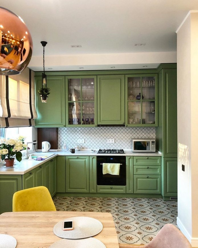piano di lavoro bianco in cucina