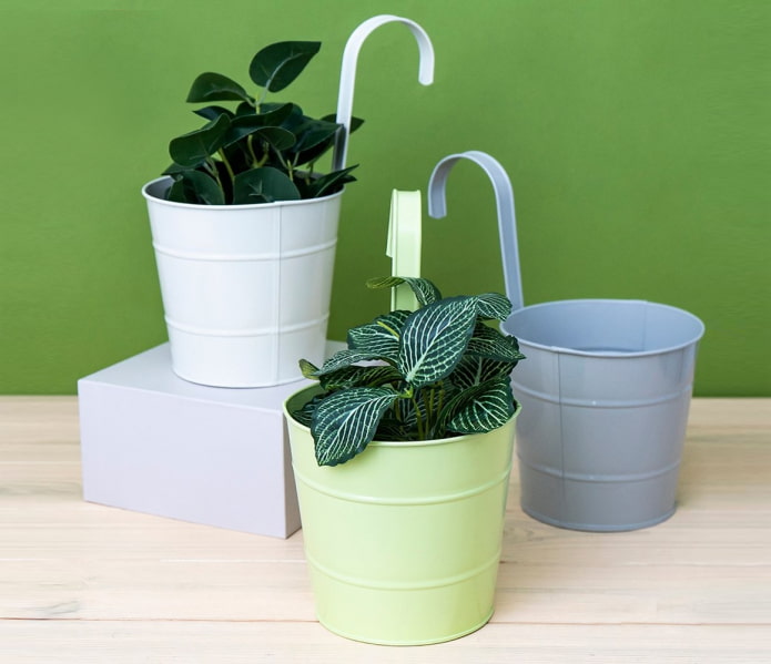 Vaso per fiori in metallo